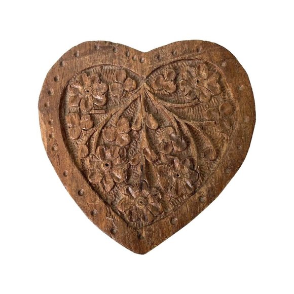 Vintage 1979 Wooden Carved Heart Shaped Trinket Box, Jewelry, Home Decor - Picture 2 of 10